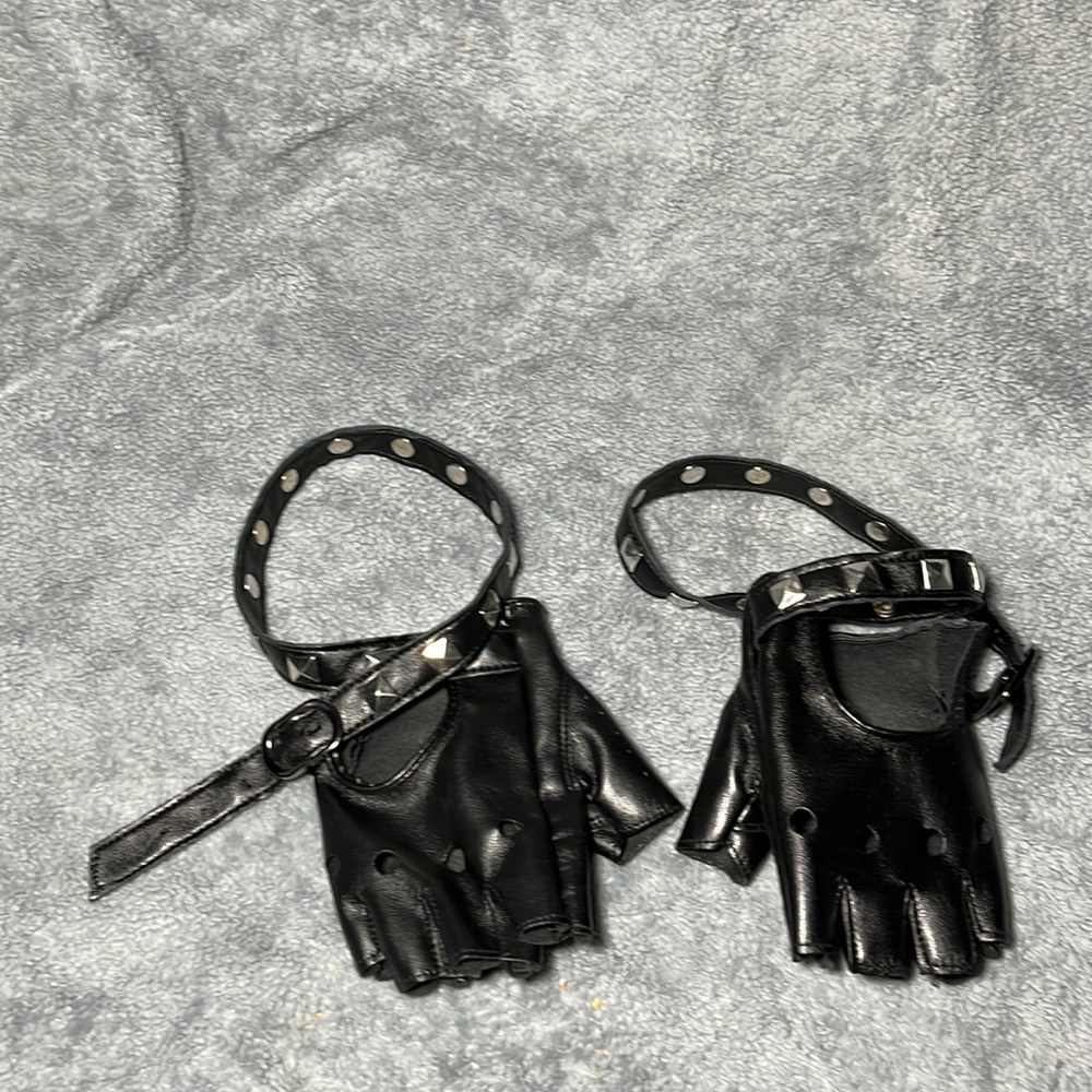 NWOT Rockstar gloves womens size small black and silver color faux leather